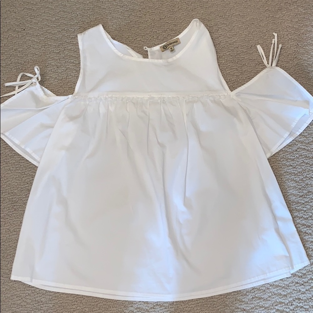White short sleeve top